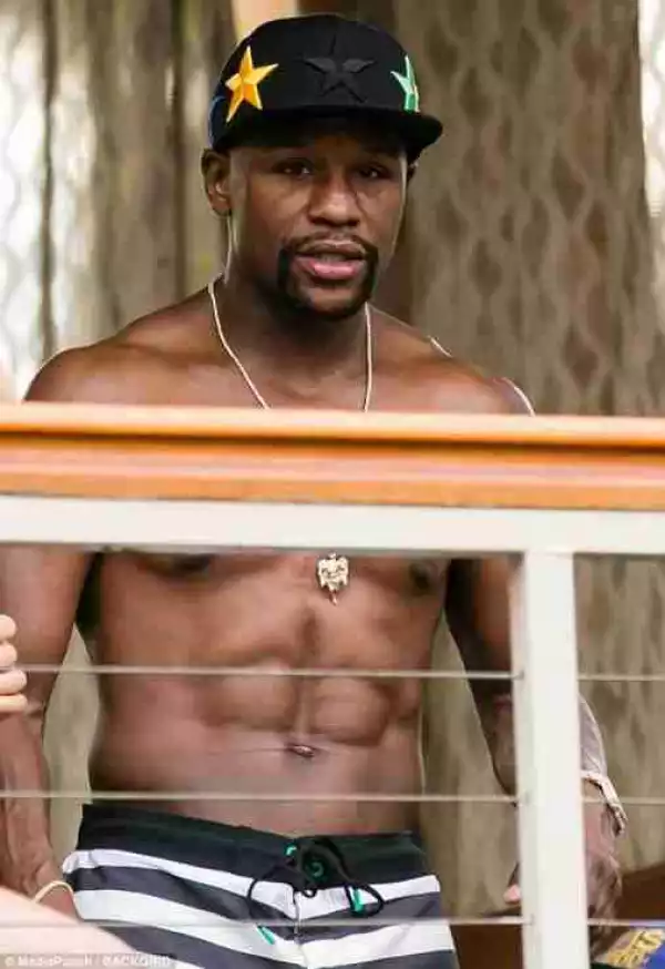 Floyd Mayweather Shows Off Abs As He Hangs Out With Two Mystery Ladies At A Beach Club (Photos)